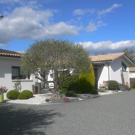 Les Kiwis Hotel Saint-Yrieix-sur-Charente Exterior photo